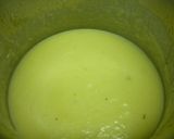 Foto del paso 3 de la receta: Crema de calabacín con piñones y aceite de oliva