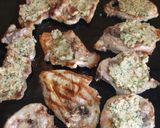 Foto del paso 6 de la receta: Chuletas de cordero con mantequilla de hierbas