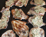 Foto del paso 6 de la receta: Chuletas de cordero con mantequilla de hierbas