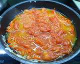 Foto del paso 3 de la receta: Bonito con salsa de tomate y pimientos