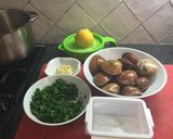 Foto del paso 1 de la receta: Concha fina en salsa verde