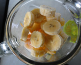 Foto del paso 2 de la receta: Smoothie tropical con un toque de nuez