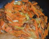 Foto del paso 2 de la receta: Lomos de merluza al horno con guarnición de zanahorias y setitas
