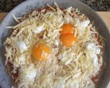 Foto del paso 4 de la receta: Pizza integral de cheddar y huevos