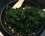 Foto del paso 5 de la receta: Hojaldre de espinacas con queso