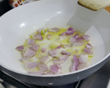 Foto del paso 3 de la receta: Pollo con sabor a miso, jengibre, naranja y azafrán