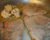 Foto del paso 2 de la receta: Chuletas con pimientos y champiñones torneados
