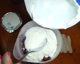 Foto del paso 2 de la receta: Helados de cerezas con yogur griego