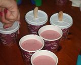 Foto del paso 5 de la receta: Helados de cerezas con yogur griego