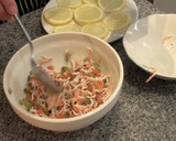 Foto del paso 2 de la receta: Rollitos de salmón marinado con surimi