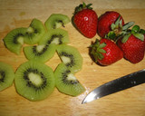 Foto del paso 2 de la receta: Helados de kiwi y fresa