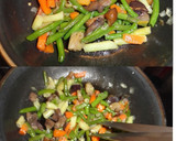Foto del paso 1 de la receta: Salteado de verduras y langostinos en vasitos