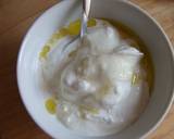Foto del paso 2 de la receta Salmón ahumado con aguacate y huevos de codorniz
