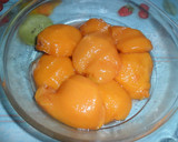Foto del paso 1 de la receta: Melocotones y ciruelas sobre tostadas crujientes