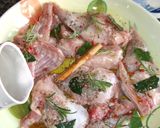 Foto del paso 2 de la receta: Conejo adobado a la pimienta rosa