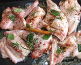Foto del paso 4 de la receta: Conejo adobado a la pimienta rosa