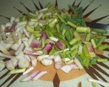 Foto del paso 2 de la receta: Tortilla de ajos tiernos y langostinos