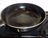 Foto del paso 9 de la receta: Tortilla de ajos tiernos y langostinos