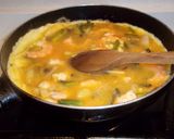 Foto del paso 11 de la receta: Tortilla de ajos tiernos y langostinos