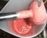 Foto del paso 2 de la receta: Helados de fresa con trocitos de fruta
