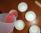 Foto del paso 3 de la receta: Helados de fresa con trocitos de fruta