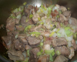 Foto del paso 1 de la receta: Cerdo con champiñones al vino tinto