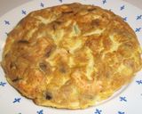 Foto del paso 15 de la receta: Tortilla de ajos tiernos y langostinos