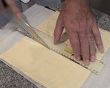 Foto del paso 4 de la receta: Hojaldre relleno de nata