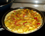 Foto del paso 3 de la receta: Tortilla de patata, calabacines y chorizo