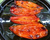 Foto del paso 5 de la receta: Pollo con patatas fritas y pimientos rojos