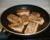 Foto del paso 7 de la receta: Salmón fresco en salsa con cebollas francesas y puerro