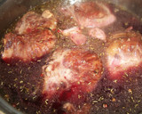 Foto del paso 4 de la receta: Carrilleras en salsa de vino a las hierbas