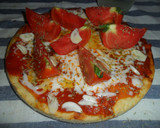 Foto del paso 7 de la receta: Pizza al ajo con tomates frescos