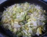 Foto del paso 3 de la receta: Tortilla de lechuga con cebolleta tierna