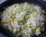 Foto del paso 3 de la receta: Tortilla de lechuga con cebolleta tierna