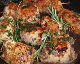 Foto del paso 5 de la receta: Rollitos de pollo al romero rellenos de verdura