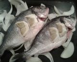Foto del paso 4 de la receta: Doradas al horno con langostinos