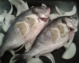 Foto del paso 4 de la receta: Doradas al horno con langostinos