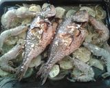 Foto del paso 6 de la receta: Doradas al horno con langostinos