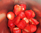 Foto del paso 1 de la receta: Cóctel de fresas con ginebra