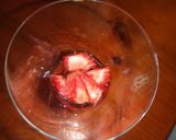 Foto del paso 2 de la receta: Cóctel de fresas con ginebra