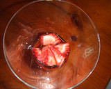 Foto del paso 2 de la receta: Cóctel de fresas con ginebra