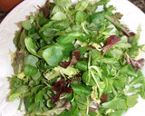 Foto del paso 1 de la receta: Ensalada variada con tomates perita cóctel y semillas de sésamo blanco