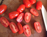 Foto del paso 2 de la receta: Ensalada variada con tomates perita cóctel y semillas de sésamo blanco