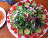 Foto del paso 4 de la receta: Ensalada variada con tomates perita cóctel y semillas de sésamo blanco