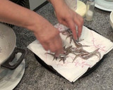 Foto del paso 4 de la receta: Cómo freír pescaditos sin que se peguen