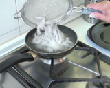 Foto del paso 6 de la receta: Cómo freír pescaditos sin que se peguen