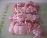 Foto del paso 1 de la receta: Contramuslos rellenos en salsa de verduras