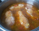 Foto del paso 4 de la receta: Contramuslos rellenos en salsa de verduras