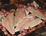 Foto del paso 2 de la receta: Pescado crujiente en tabla con puré de boniatos